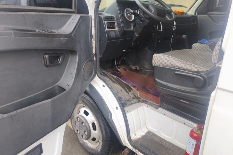 Used Iveco Daily 2021 2.5T A35 M1 Passenger Van 5-9 Seater Short Wheelbase Mid-Roof Design Dual Tires Side Sliding Door