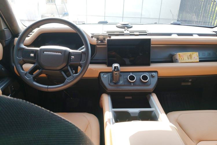 Used Land Rover Defender 2025 110 3.0T P400 Dark Edition Center Console