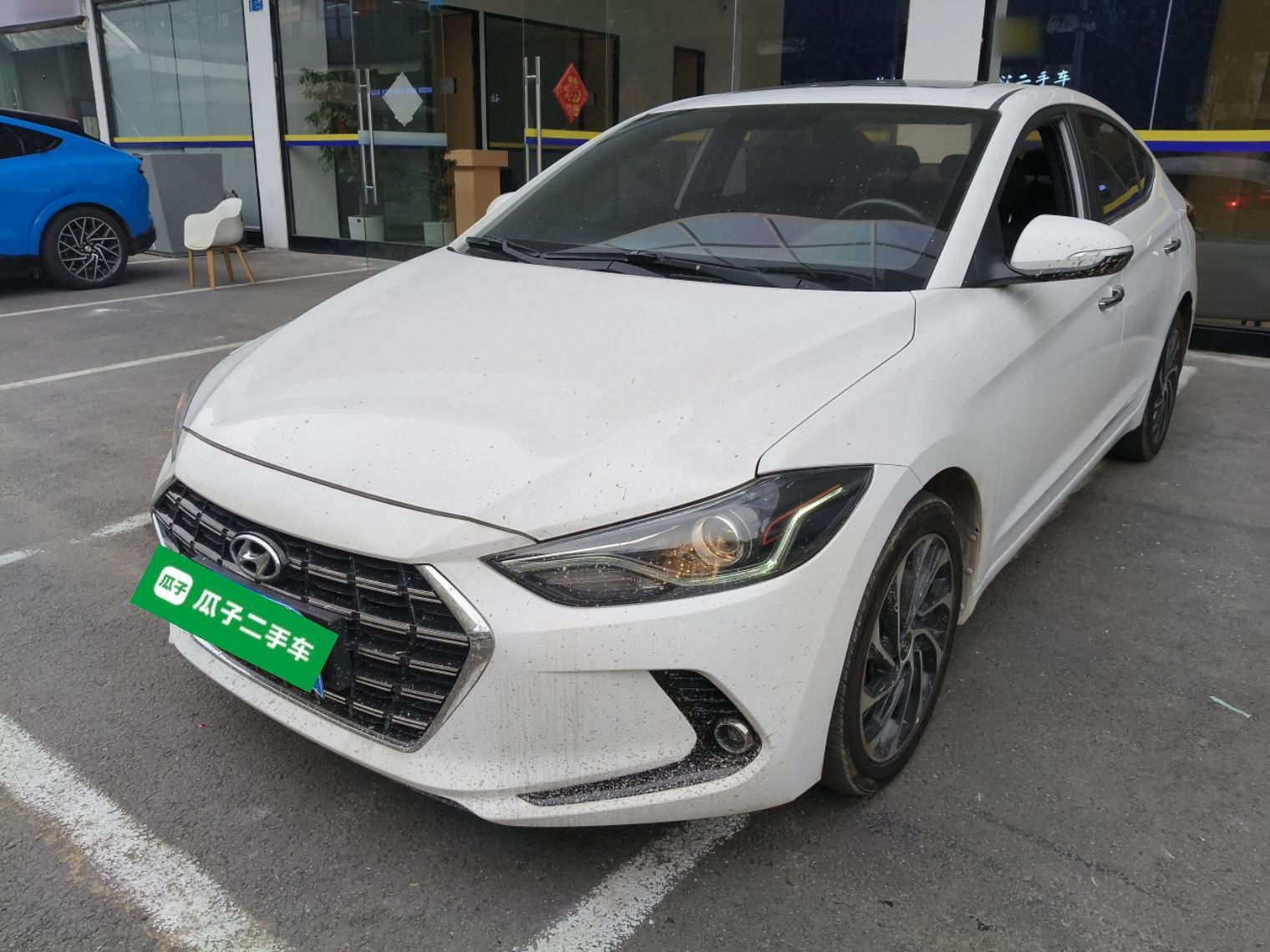 Под передней частью автомобиля