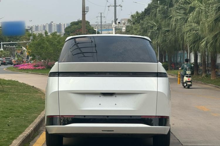 Used XPeng X9 2024 610 Long-Range Pro Exterior 8