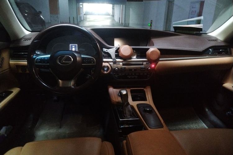 Used Lexus ES 2015 250 Elegant Edition Center Console