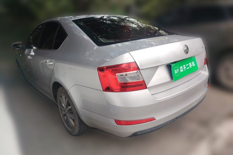 Used Skoda Octavia 2016 1.6L Manual Front-Wheel-Drive Version
