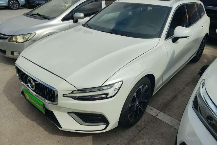 Used Volvo V60 2021 B4 Zhiyi Luxury Edition