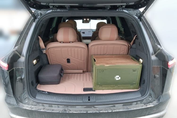 Used ONVO Luxeed L90 2025 Model—Ultra Six-Seater Version Trunk