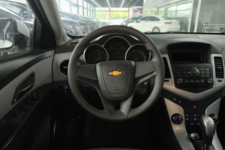 Used Chevrolet Cruze 2013 1.8L SE AT Steering Wheel