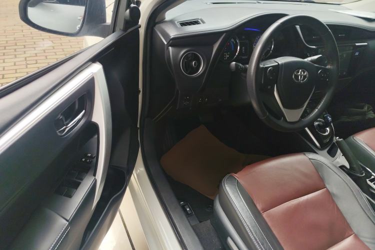 Used Toyota Corolla 2018 Dual-Engine 1.8L E-CVT Smart Edition Driver Seat