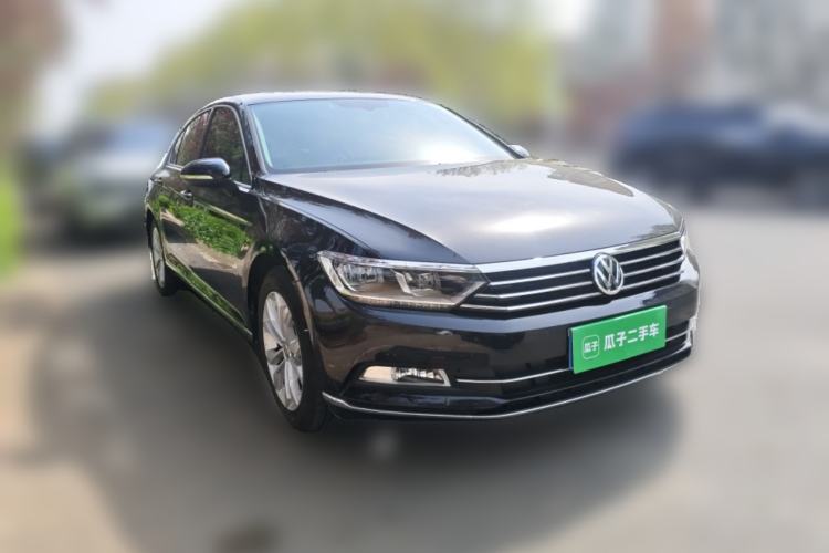 Used Volkswagen Magotan 2017 330TSI DSG Luxury Model Front Right 45 Deg