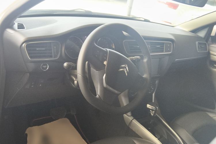 Used Citroen C3-XR 2015 1.6L Automatic Smart Version Center Console