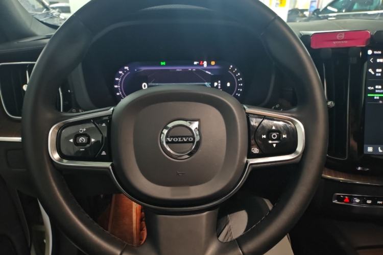 Used Volvo XC60 2024 B5 4x4 Smart Luxury Edition
