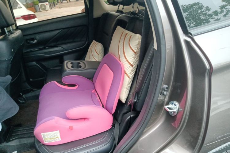 Used Mitsubishi Outlander 2019 2.0L Two-Wheel Drive Comfort Edition 5 Seats China VI Standard