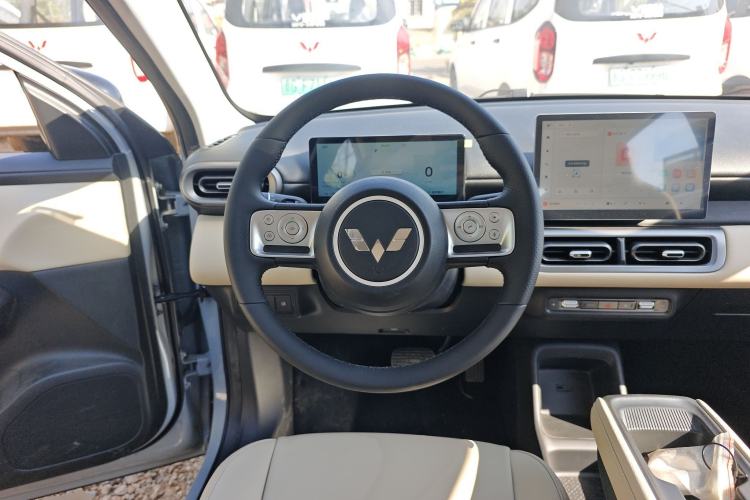 Used Wuling Bingo PLUS 2024 330 km Range Five-Seater Version Steering Wheel