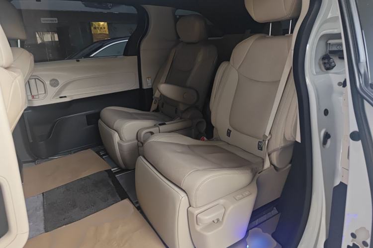 Used Toyota SIENNA 2023 2.5L Hybrid Deluxe Edition Left Rear Seat