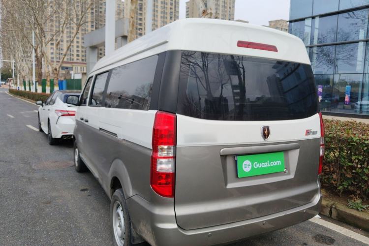 Used Jinbei Hiace X30 2024 1.5L Wealthy-Style Passenger Van 5/6/7 Seater with Front-Mounted Air Conditioning