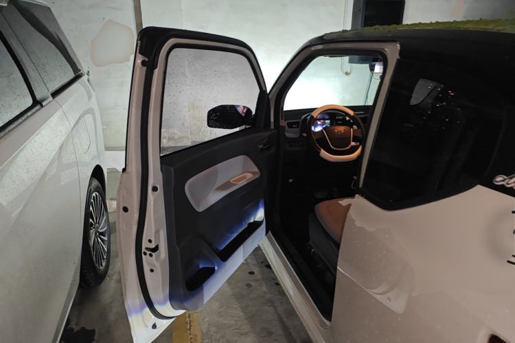 Used Wuling Hongguang MINIEV 2022 Macaron Premium Model – Lithium Iron Phosphate Driver Seat