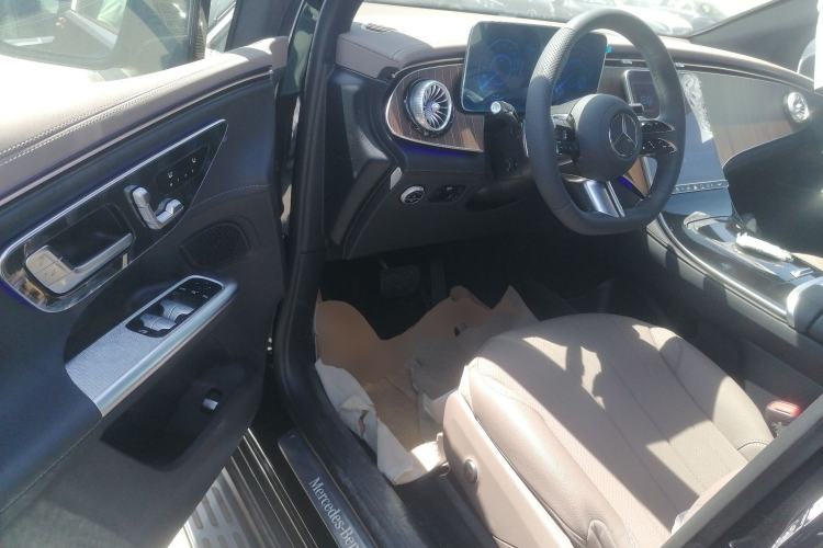 Used Mercedes-Benz EQE SUV 2024 500 4MATIC Pioneer Edition Driver Seat