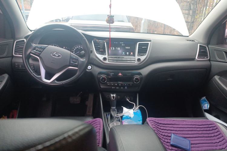 Used Hyundai Tucson 2015 1.6T Dual-Clutch Two-Wheel-Drive Smart Model Center Console