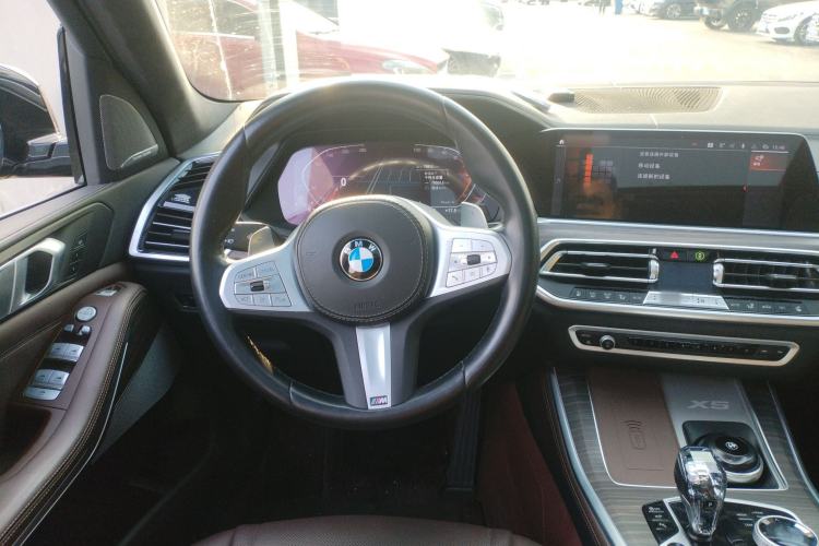 Used BMW X5 2022 xDrive 40Li M Sport Package Steering Wheel