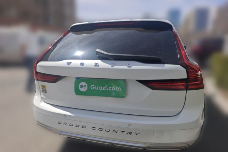 Used Volvo V90 2025 Cross Country B5 AWD Smart Range Edition
