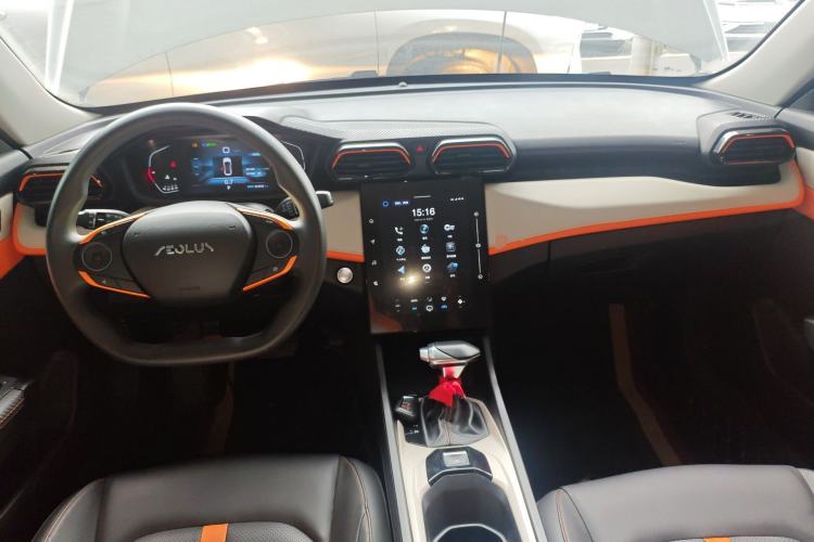 Used Dongfeng Aeolus Yixuan 2023 Mach Edition 1.5L Automatic Chasing Wind Version Center Console