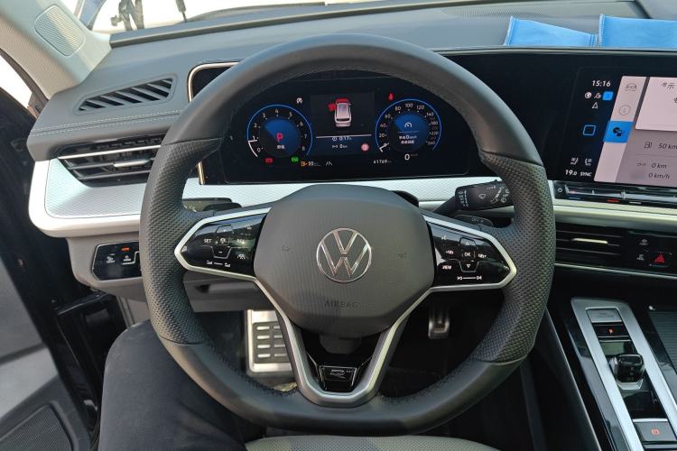 Used Volkswagen Tavendor 2024 Facelifted 380TSI All-Wheel Drive R-Line Cruise Premium Edition