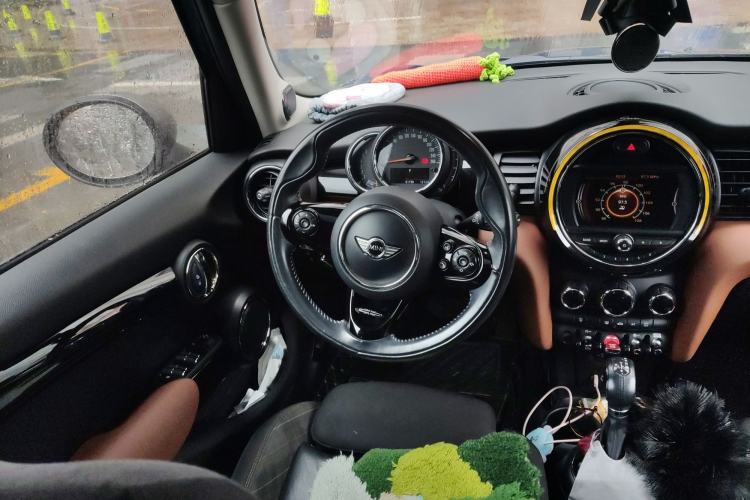 Used MINI MINI 2018 1.5T COOPER Color Edition Five-Door Model
