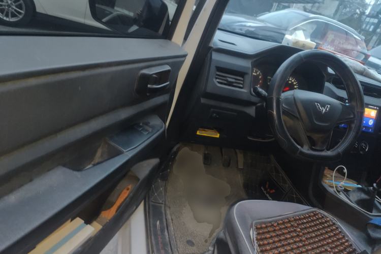 Used Wuling Hongguang PLUS 2019 1.5T Manual Standard Edition 5 Seats