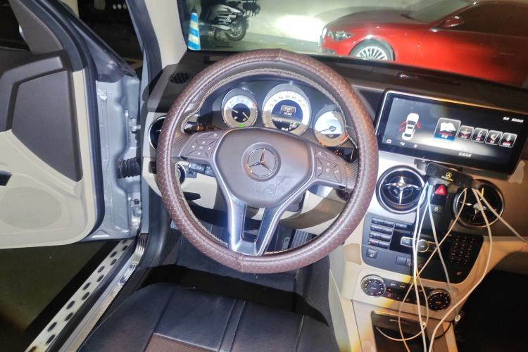 Used Mercedes-Benz GLK-Class 2013 GLK 300 4MATIC Dynamic Edition Steering Wheel