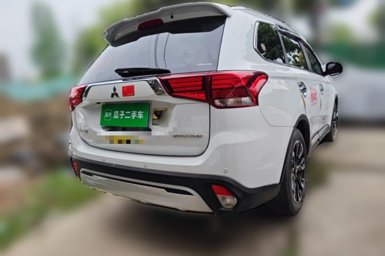 Used Mitsubishi Outlander 2019 2.4L 4x4 Zhi Xiang Edition 7 Seats China VI Standard Rear Right 45 Deg