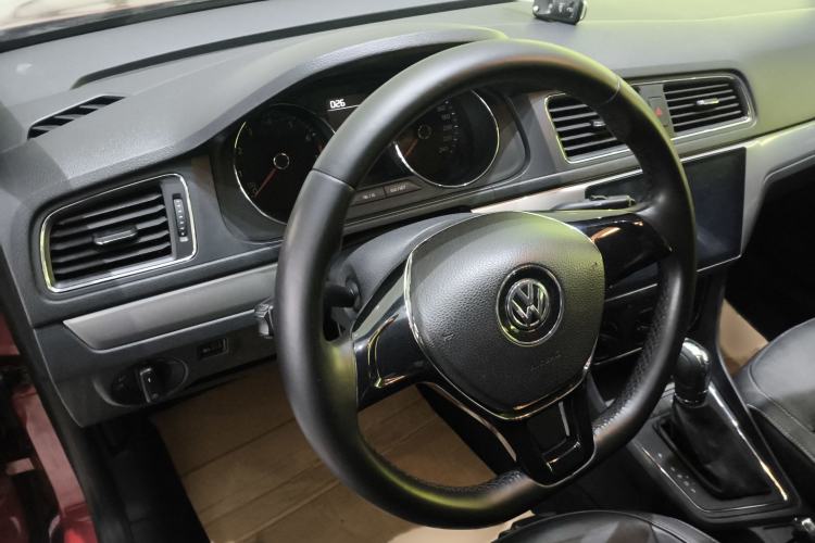 Used Volkswagen Lavida 2015 230TSI DSG Comfort Edition
