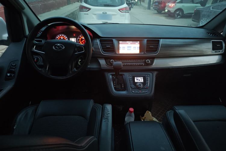 Used SAIC MAXUS G10 2019 PLUS 2.0T Automatic Elite Edition China V Standard Center Console