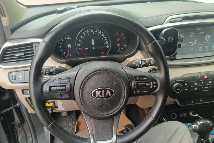 Used Kia Sorento 2015 Sorento L 2.4L Gasoline 4WD Elite Edition 5 Seats China IV Standard