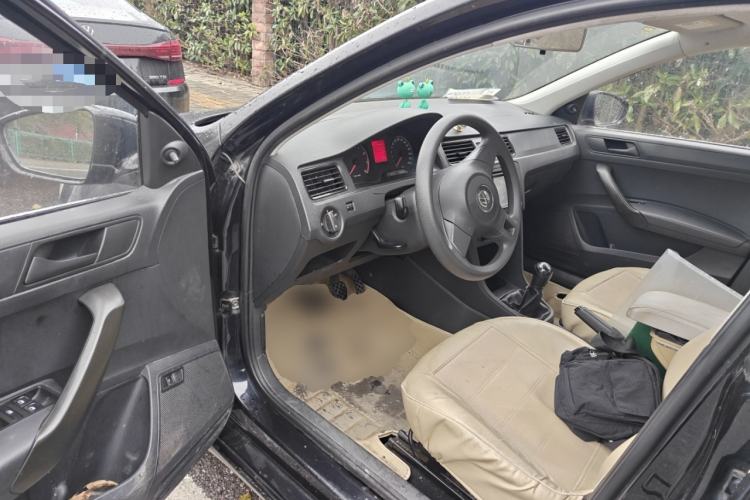 Used Volkswagen Santana 2013 1.6L Manual Fashion Edition Driver Seat