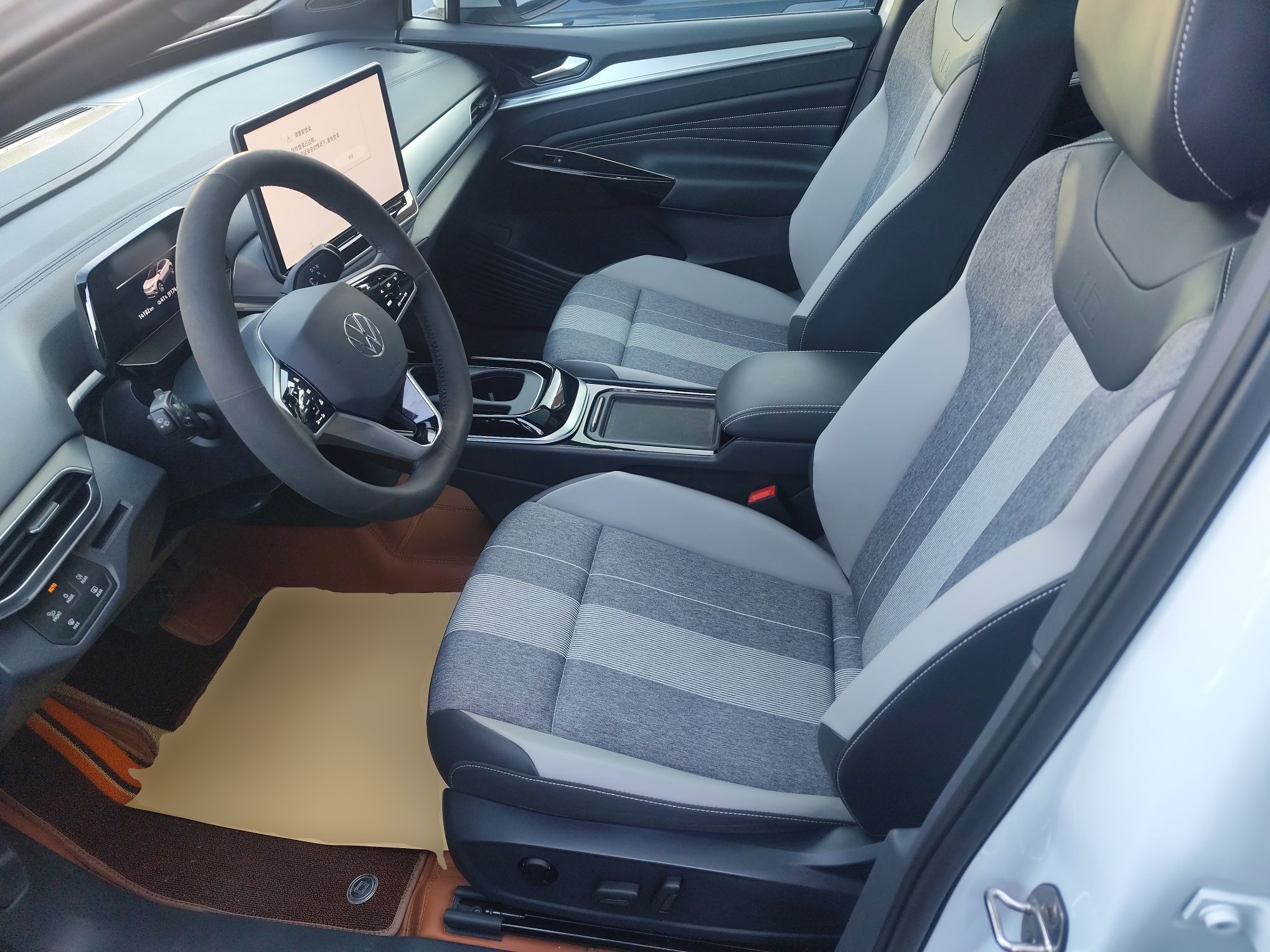 Переднее сиденье в автомобиле