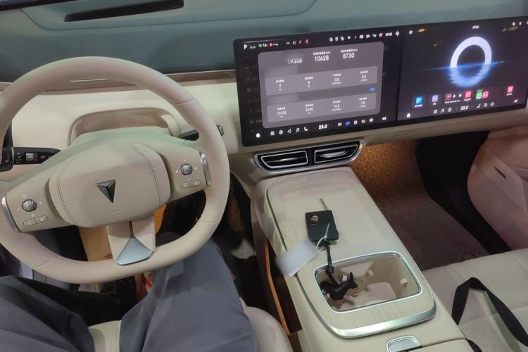 Used Deepal S09 2025 Four-Wheel Drive Ultra+ Custom Edition
