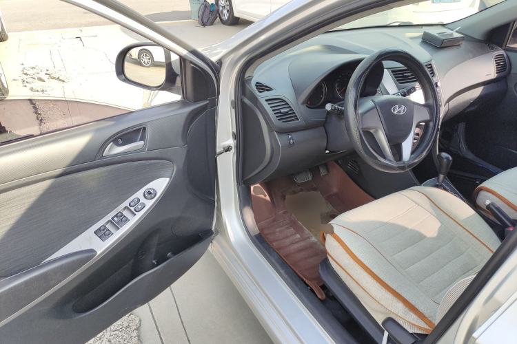 Used Hyundai Verna Ray 2014 1.4L Automatic GLX
