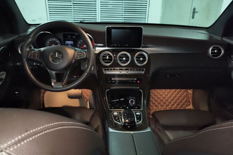 Used Mercedes-Benz GLC 2018 Facelift GLC 260 4MATIC Luxury Edition
