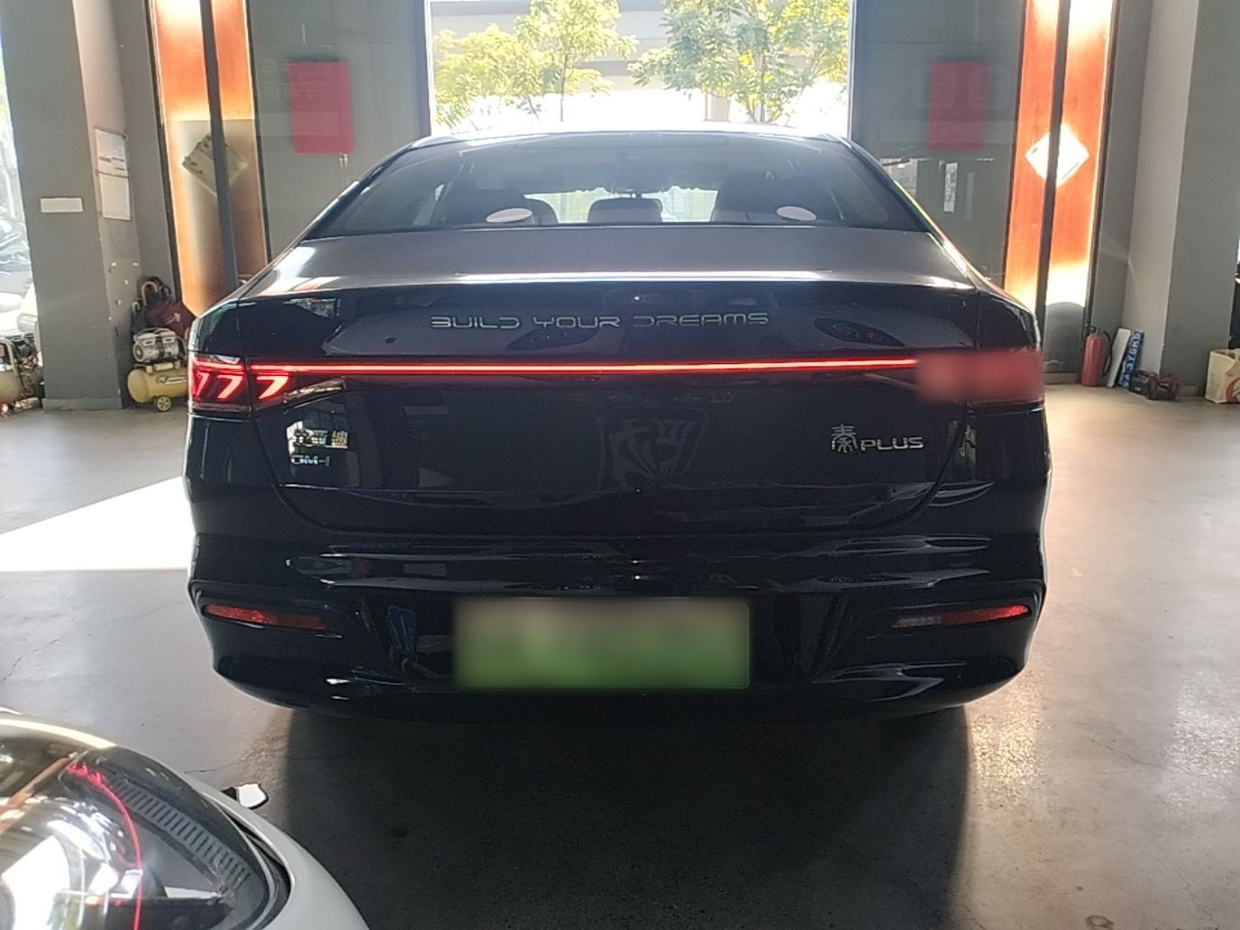 BYD Qin PLUS 2023 Champion Edition DM-i 55KM Superior Model — снимка 5