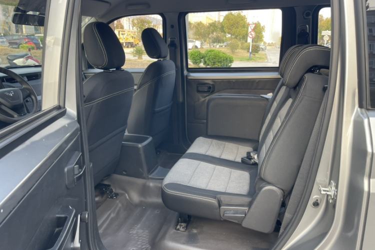 Used Wuling Hongguang PLUS 2019 1.5T Manual Standard Edition 5 Seats
