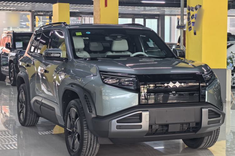 Used Formula Leopard Titanium 3 2025 501KM All-Wheel Drive Intelligent Driving Ultra Version
