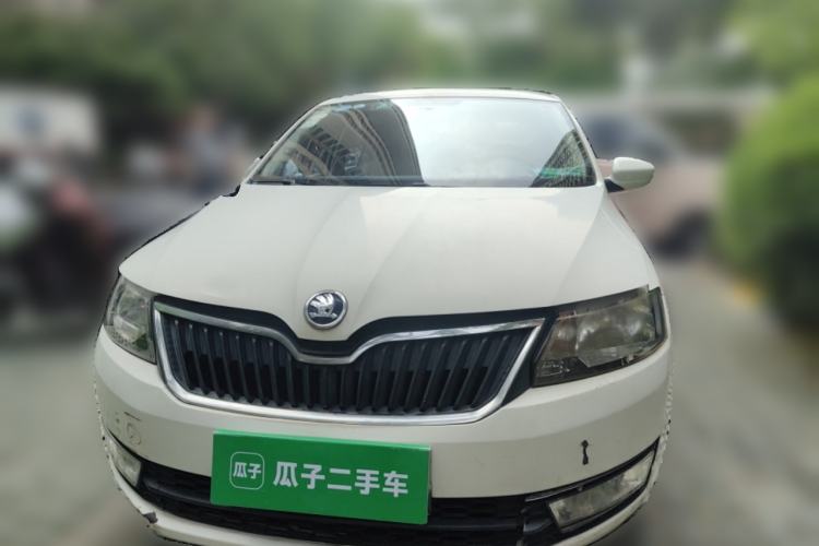 Used Skoda Rapid 2015 1.6L Manual Smart Selection Model
