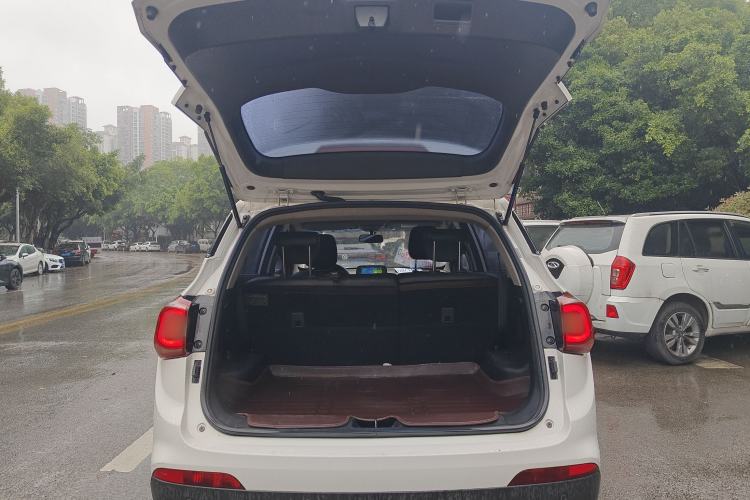 Used Baojun 510 2017 1.5L Automatic Fashion Model Trunk