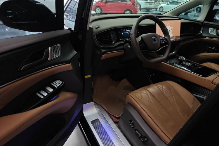 Used Denza D9 2022 DM-i 970 Four-Wheel Drive Prestige Model Driver Seat