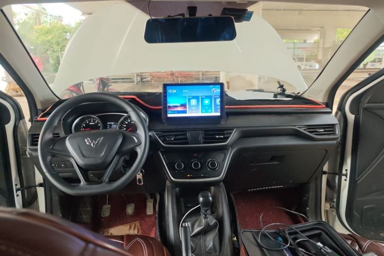 Used Wuling Hongguang S3 2018 1.5L Manual Standard Version China V Standard Interior 2