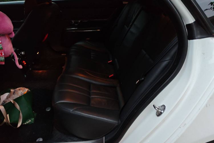 Used Jaguar XJ 2014 XJL 2.0T Two-Wheel-Drive Elegant Business Edition Left Rear Seat