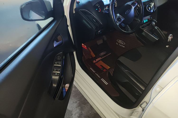 Used Ford Focus 2012 Hatchback 2.0L Automatic Luxury Sport Model