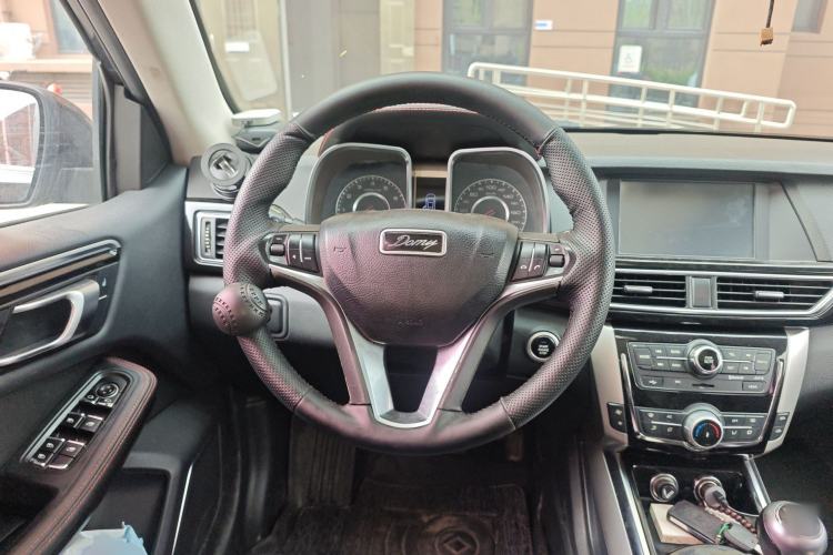 Used Zotye Domy X5 2015 1.5T Manual Luxury Model China V Standard Steering Wheel