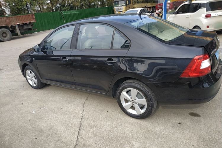 Used Skoda Rapid 2015 1.6L Manual Smart Selection Model