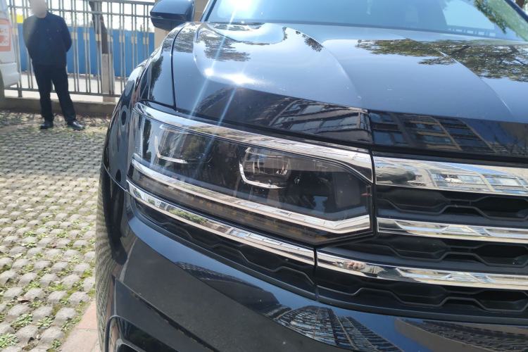 Used Volkswagen Teramont X 2020 330TSI Two-Wheel-Drive Luxury Edition Right Front Headlight