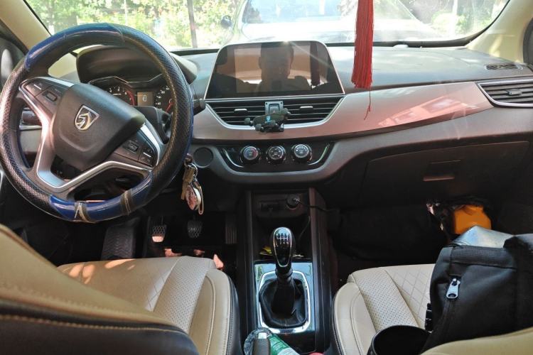 Used Baojun 310W 2017 1.5L Manual Fashion Model China V
