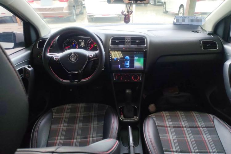 Used Volkswagen Polo 2016 1.6L Automatic Comfort Model Center Console